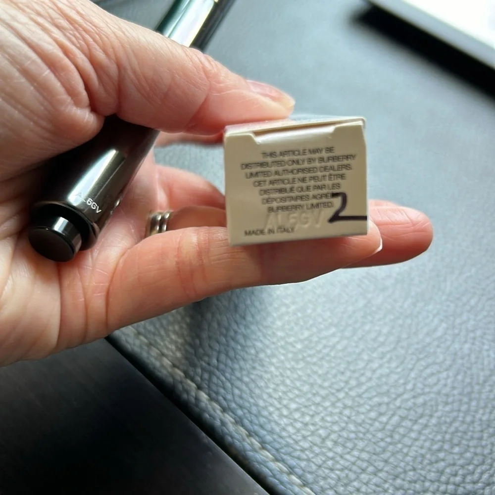 Burberry Sheer Luminous Concealer Tester 07 Walnut 0.08 Oz (2.5 Ml)